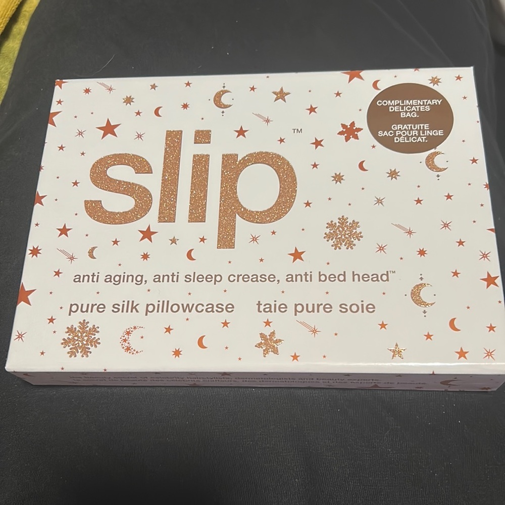 WHITE QUEEN ZIPPERED SILK PILLOWCASE